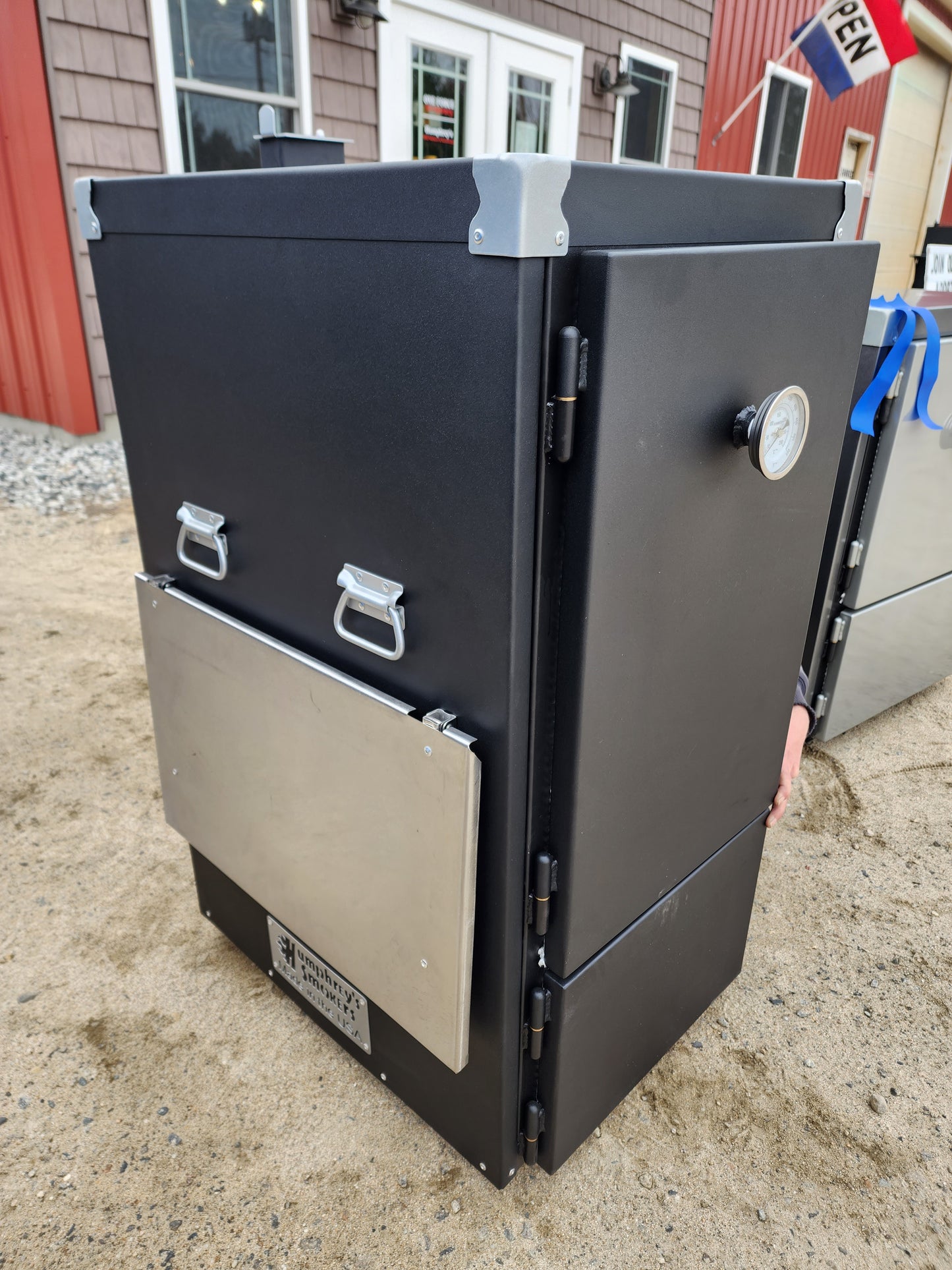 Textured Black Pint - with upgrades, casters not shown